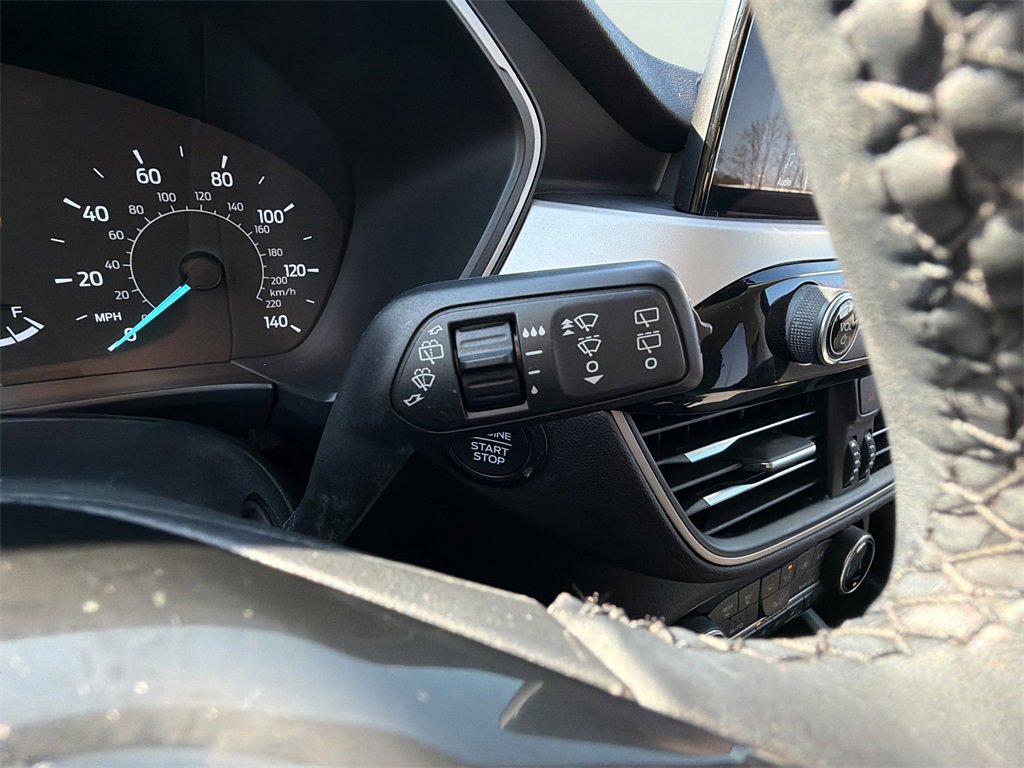 Used 2022 Ford Escape SE w/ SE Sport Appearance Package image 28