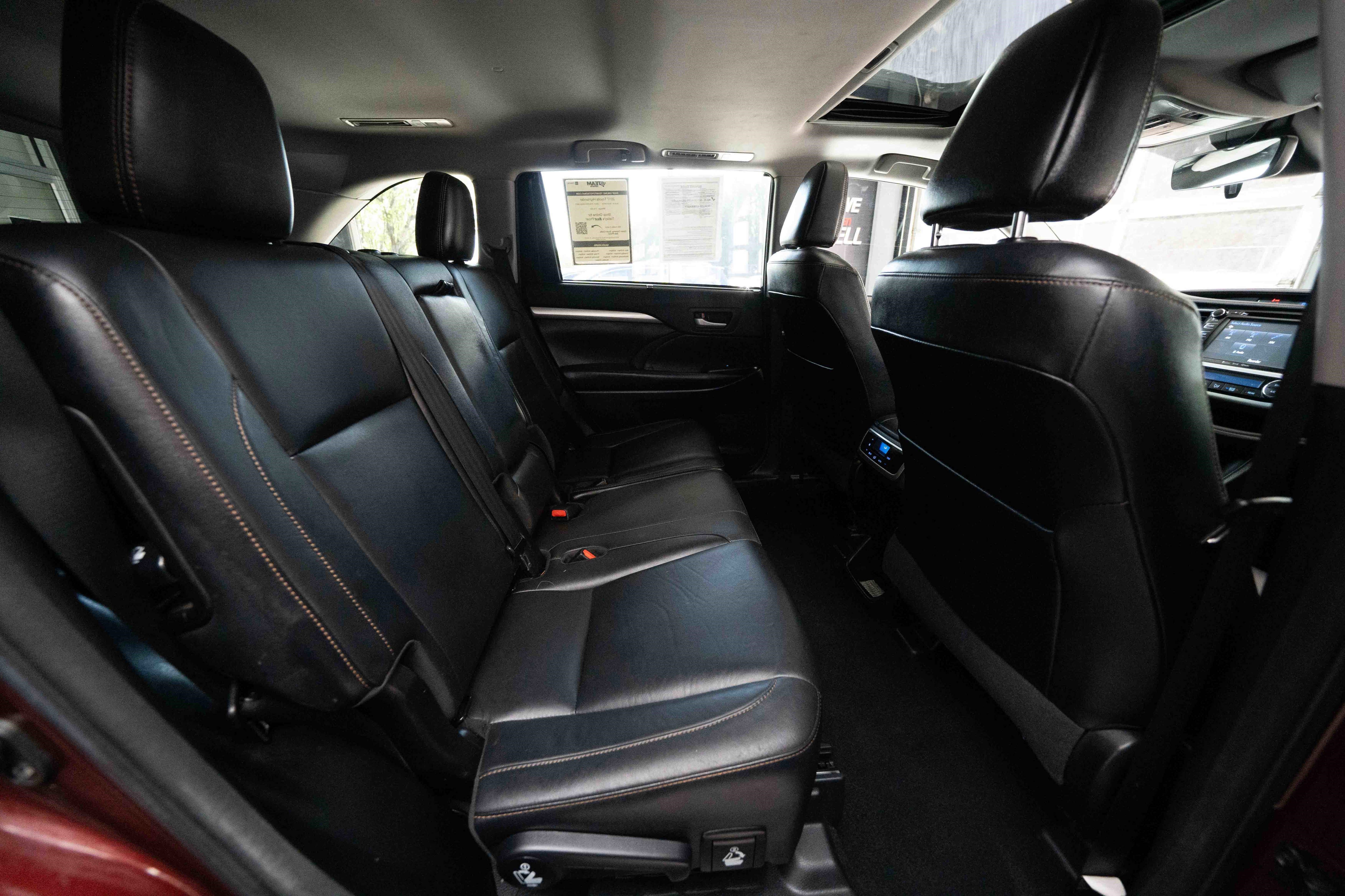 Used 2017 Toyota Highlander XLE image 25