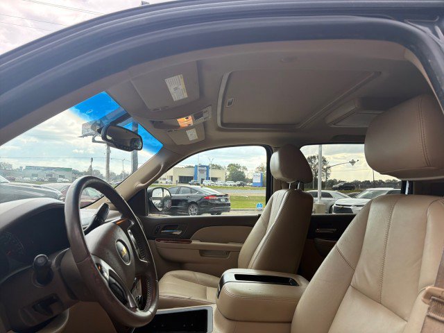 Used 2014 Chevrolet Suburban LT image 17