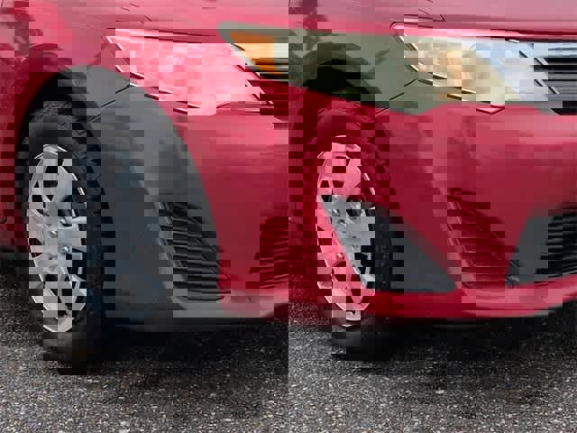 Used 2014 Toyota Camry L image 11