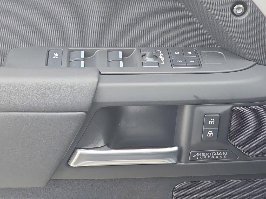New 2026 Land Rover Defender 110 X-Dynamic SE image 28
