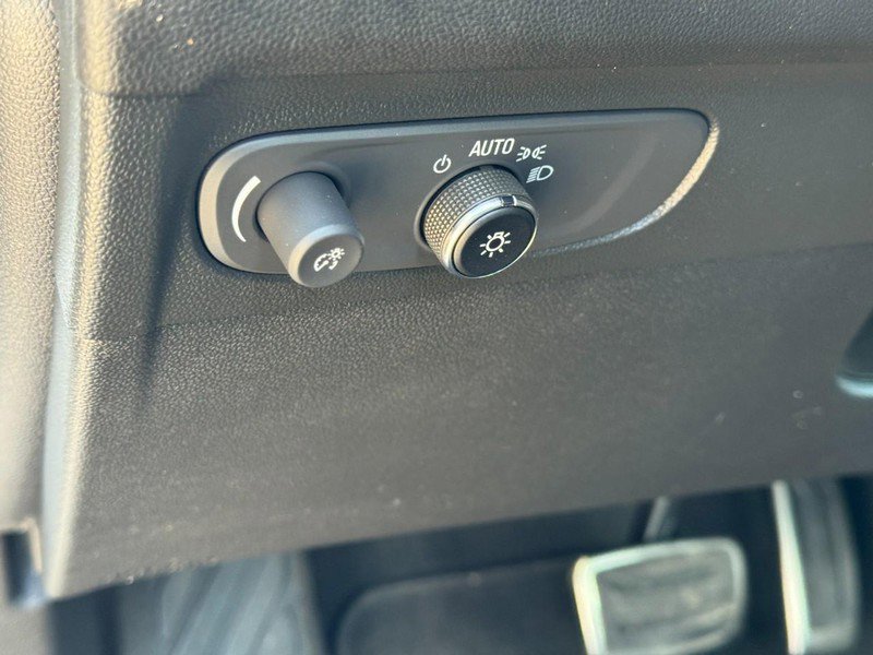 Used 2023 Buick Envision Essence w/ Sport Touring Package image 17