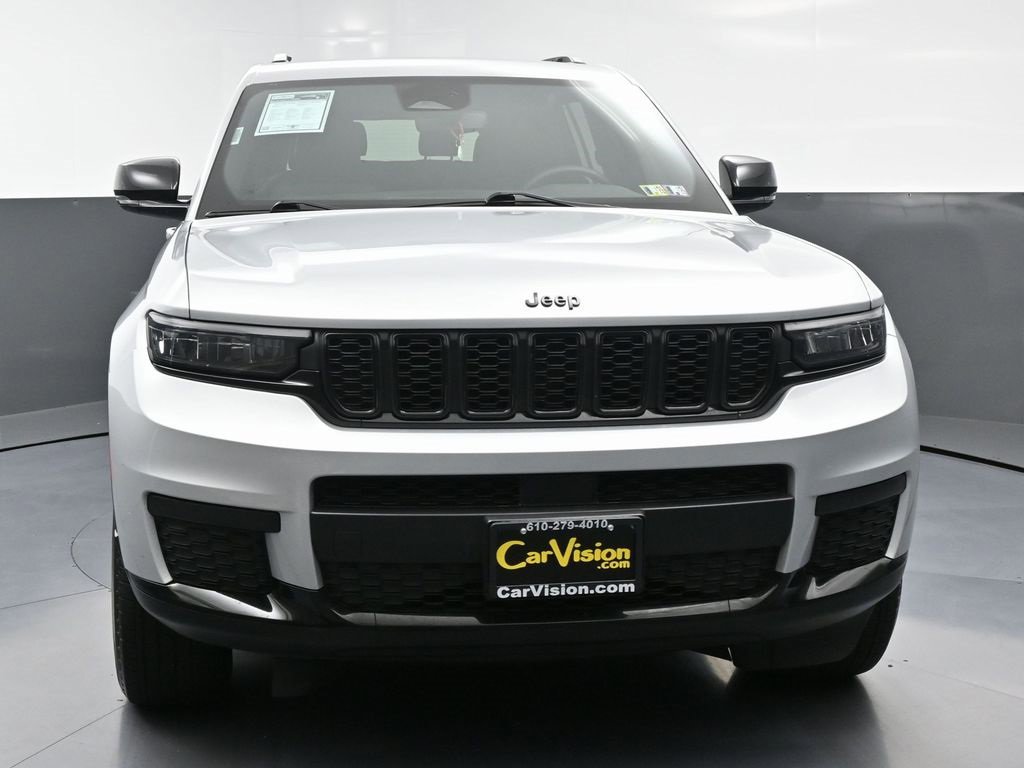 Used 2024 Jeep Grand Cherokee L Laredo image 4