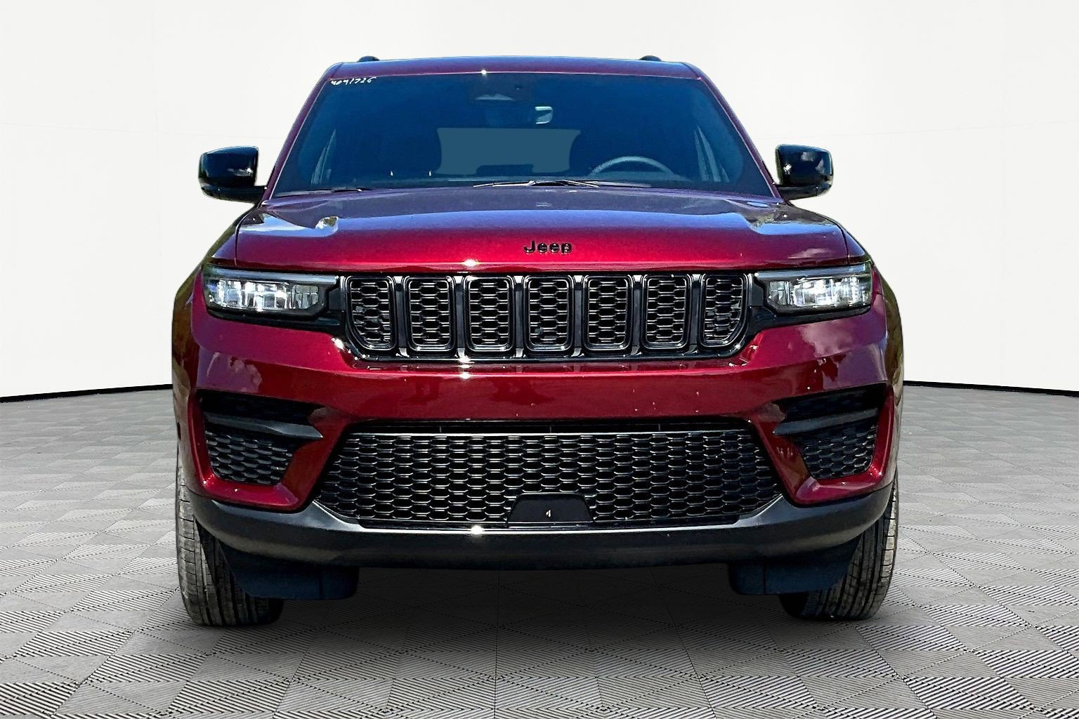 Used 2025 Jeep Grand Cherokee Altitude AWD/4WD image 2