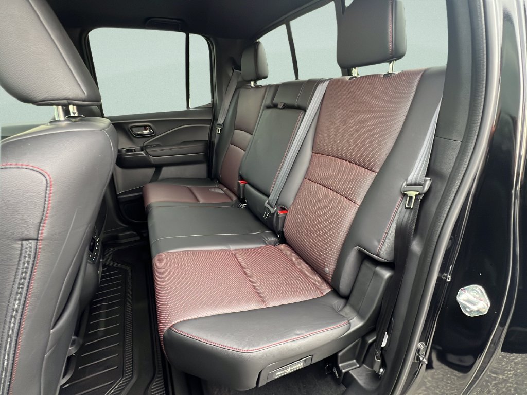Used 2025 Honda Ridgeline Black Edition image 9