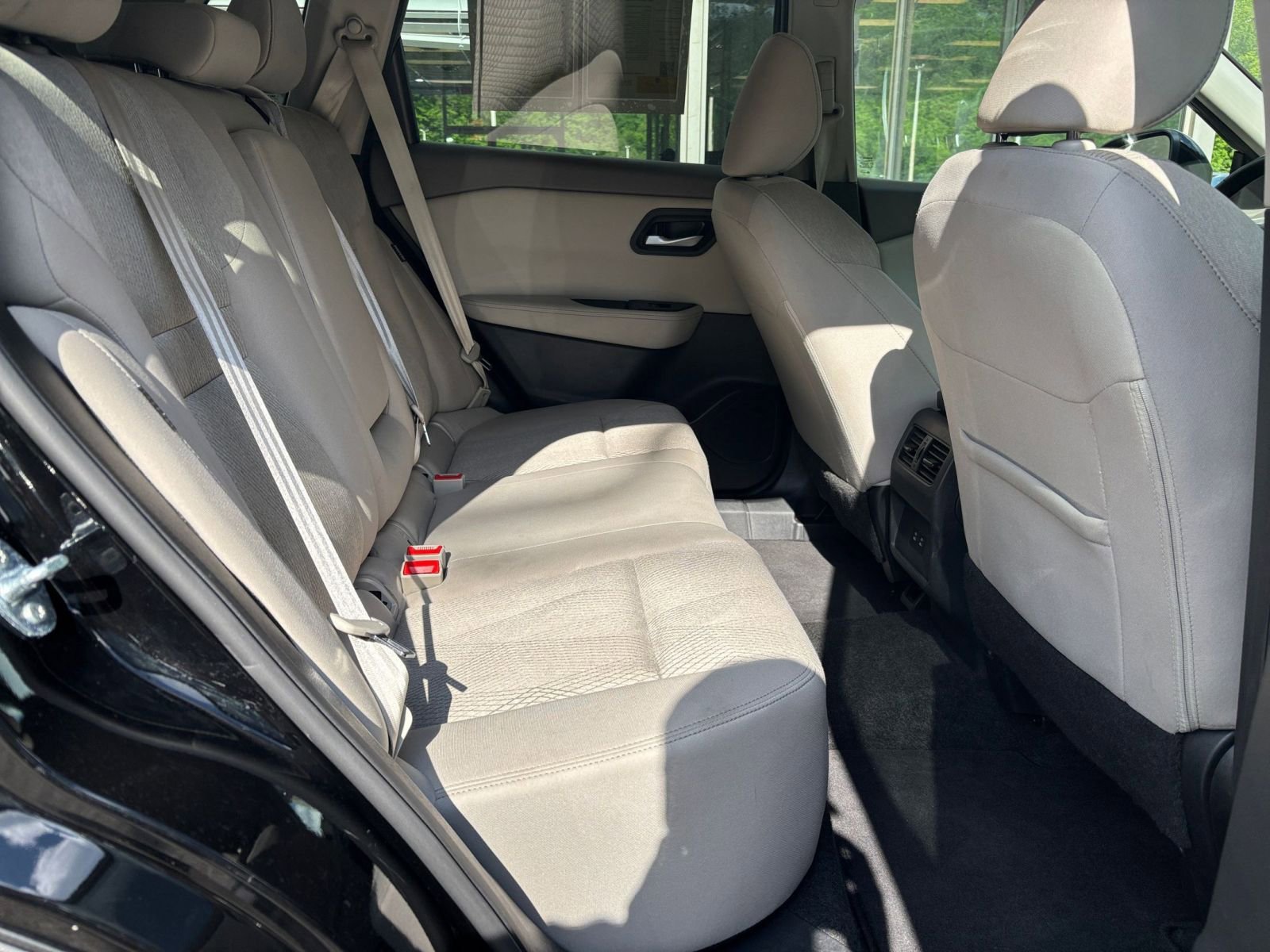 Used 2025 Nissan Rogue SV FWD image 40