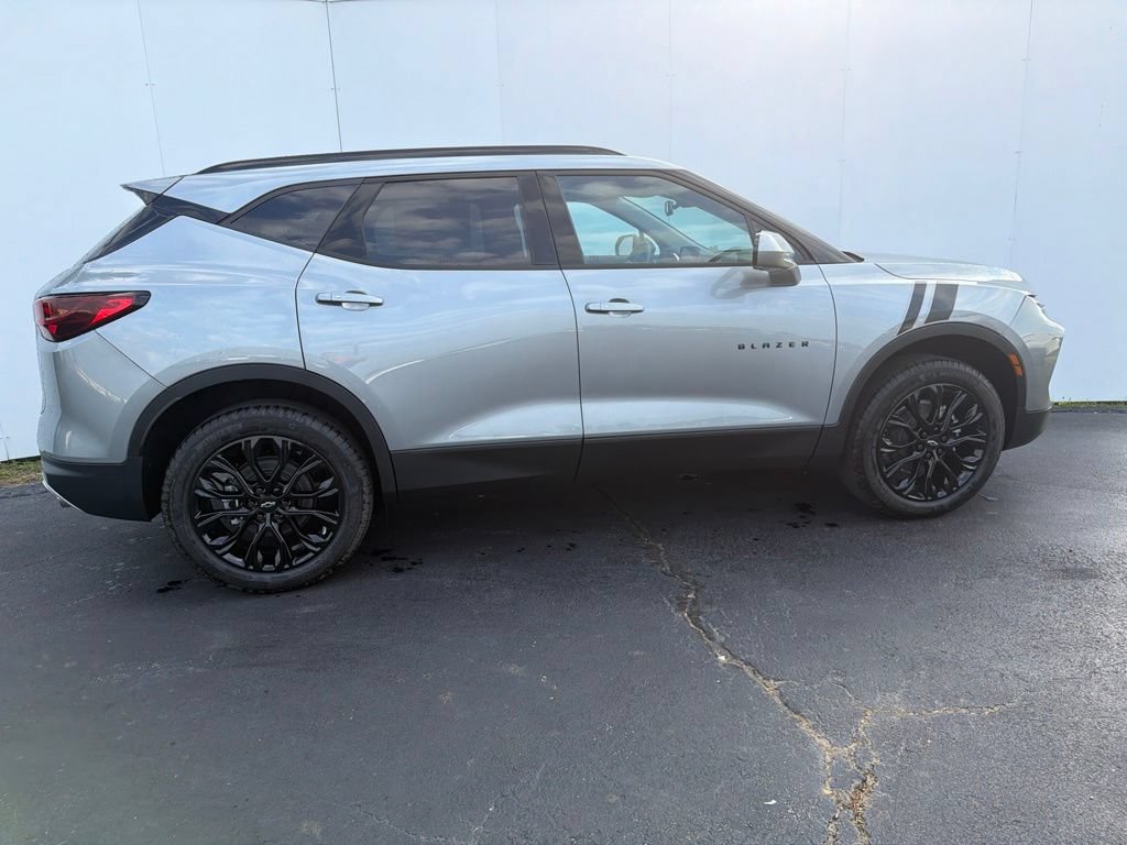 New 2026 Chevrolet Blazer LT w/ LPO, Black Sport Package FWD image 3
