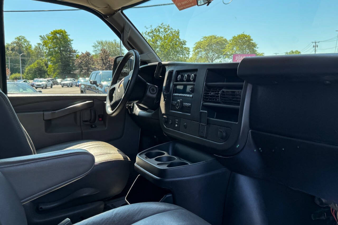 Used 2016 Chevrolet Express 3500 LS RWD image 12