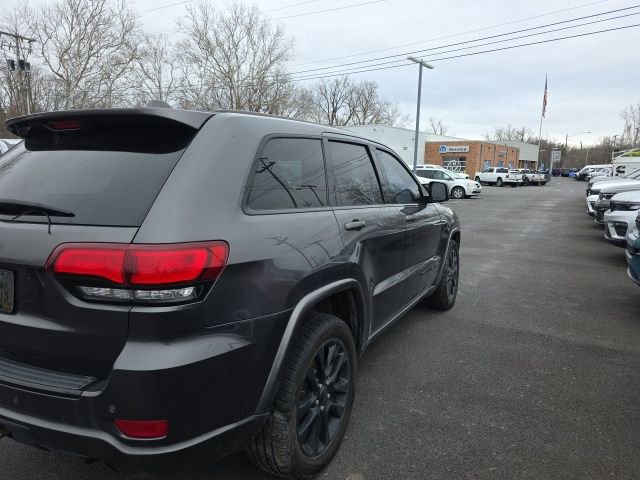 Used 2017 Jeep Grand Cherokee Altitude image 4