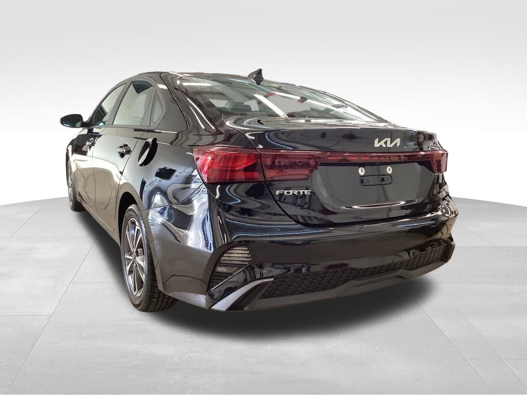 Certified 2023 Kia Forte LXS FWD image 4