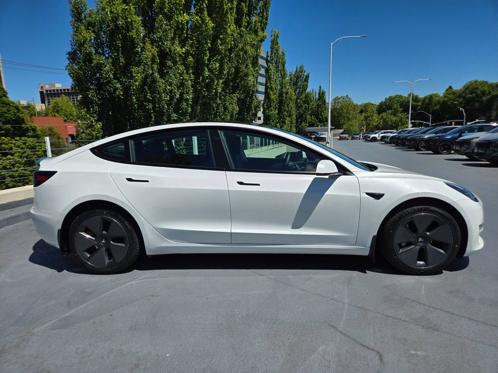 Used 2021 Tesla Model 3 Standard Range Plus RWD image 3