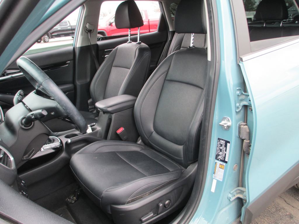 Used 2024 Kia Seltos EX image 18
