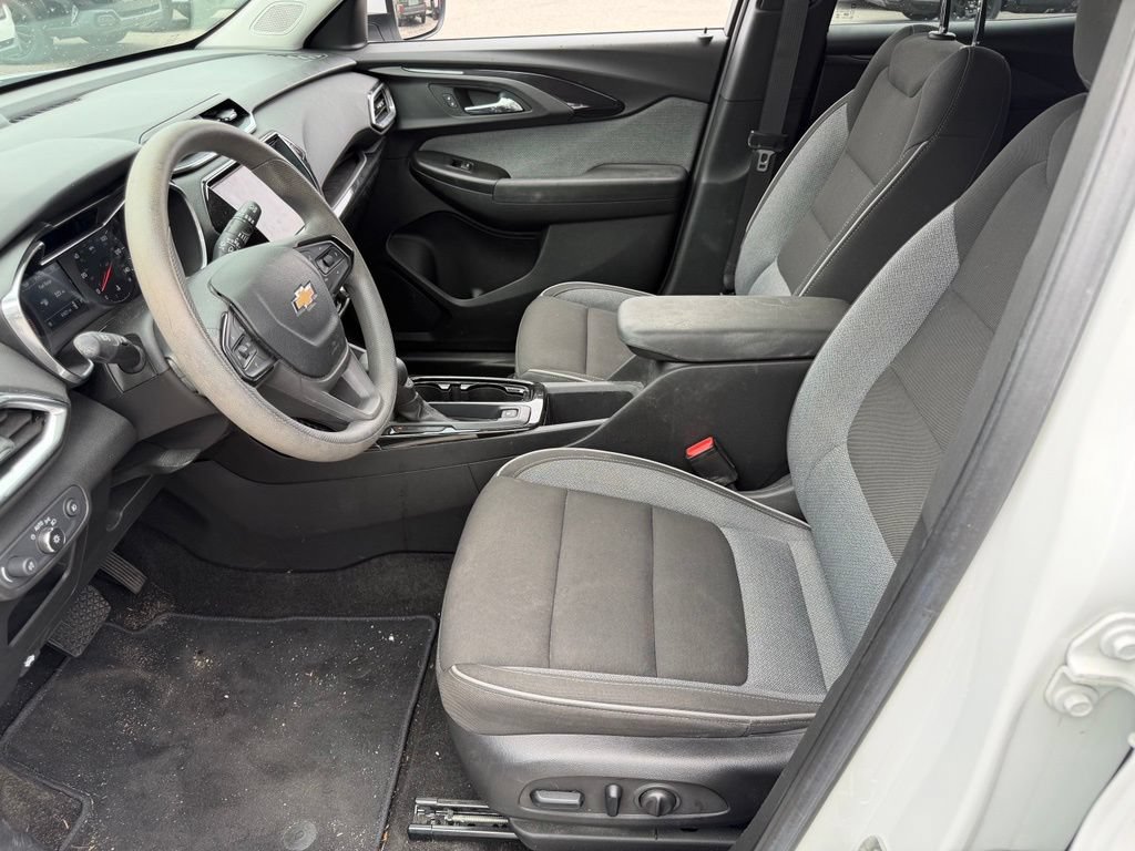 Used 2021 Chevrolet TrailBlazer LT w/ Convenience Package FWD image 23