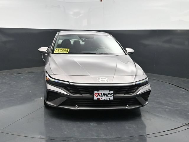 Used 2024 Hyundai Elantra SEL FWD image 2