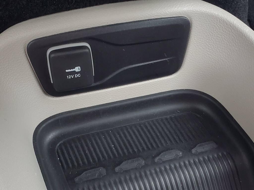 Used 2023 Chrysler Pacifica Touring-L FWD image 24