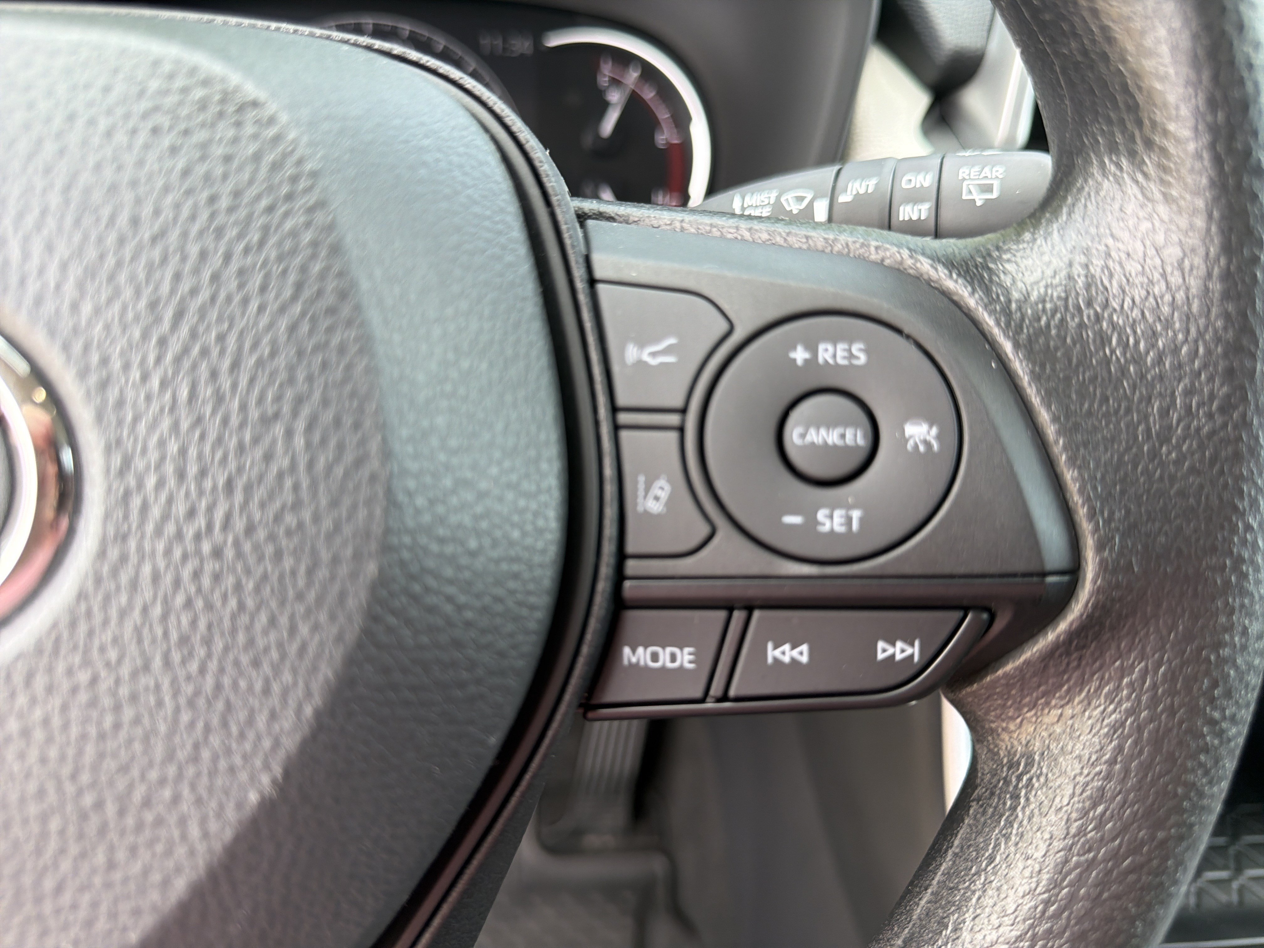 Used 2024 Toyota RAV4 XLE FWD image 24