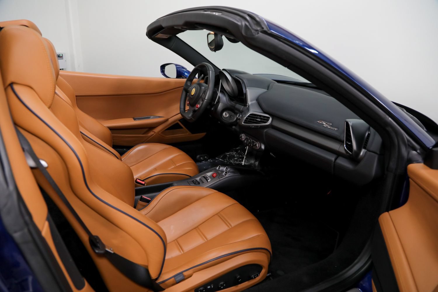 Used 2015 Ferrari 458 Spider RWD image 35