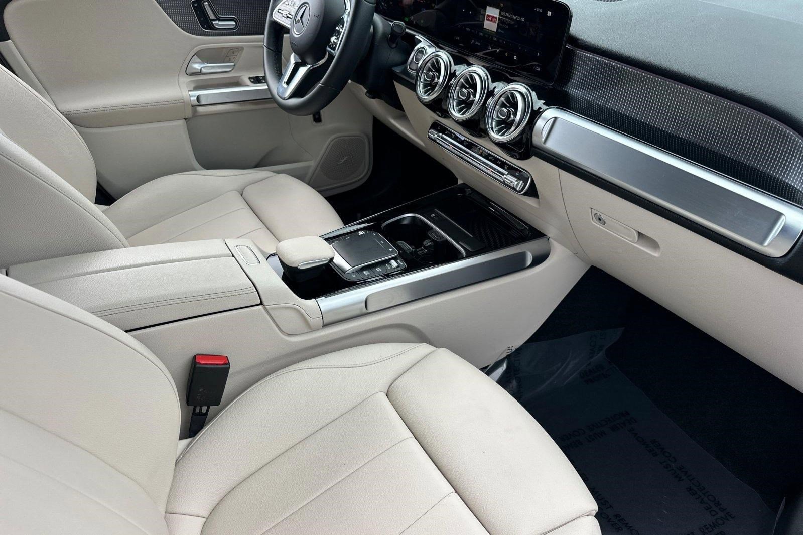 Used 2023 Mercedes-Benz EQB 300 4MATIC image 33