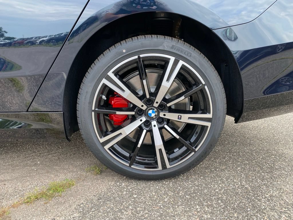 New 2027 BMW 550e xDrive w/ Executive Package AWD/4WD image 5