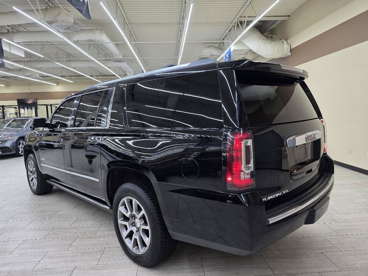 Used 2016 GMC Yukon XL Denali w/ Open Road Package AWD/4WD image 8