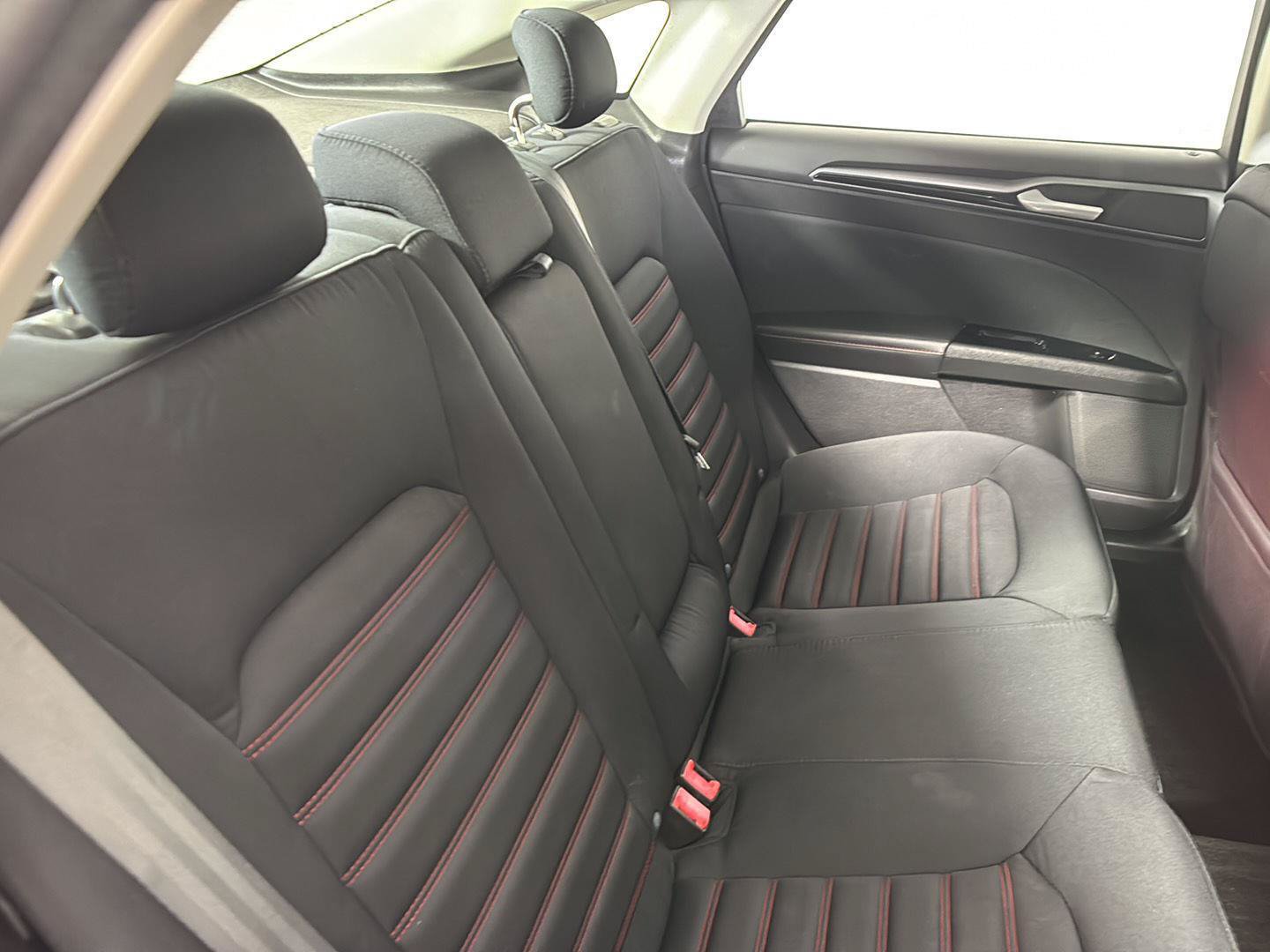 Used 2015 Ford Fusion SE FWD image 17