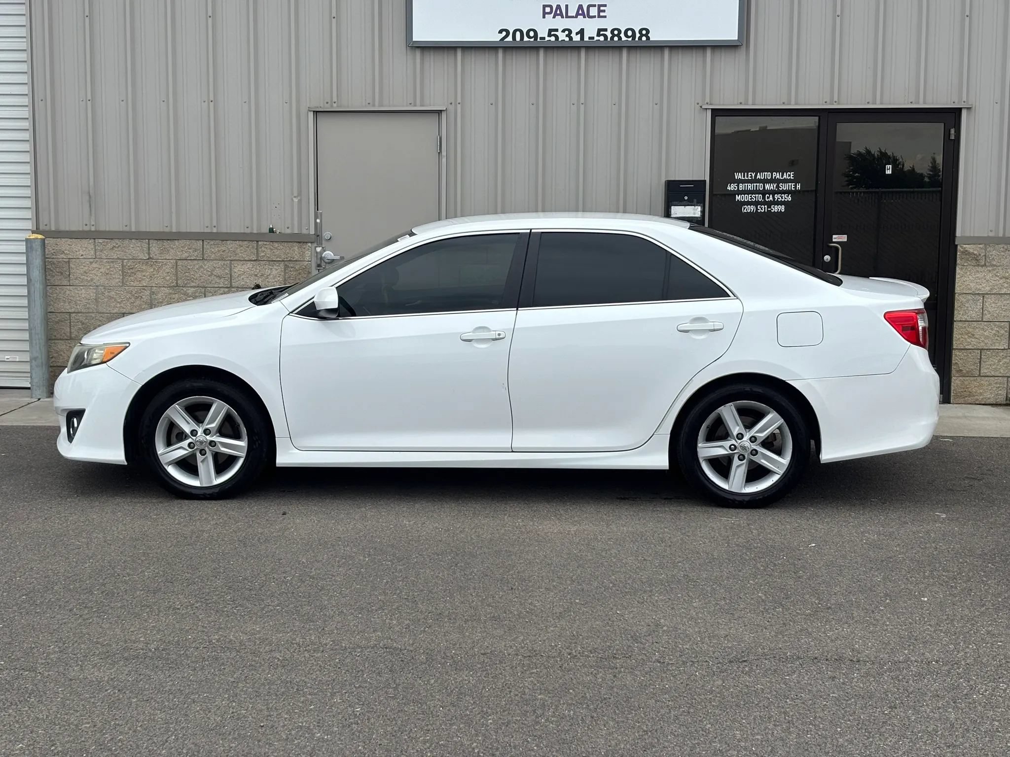 Used 2014 Toyota Camry SE w/ Fleet Convenience Package FWD image 6