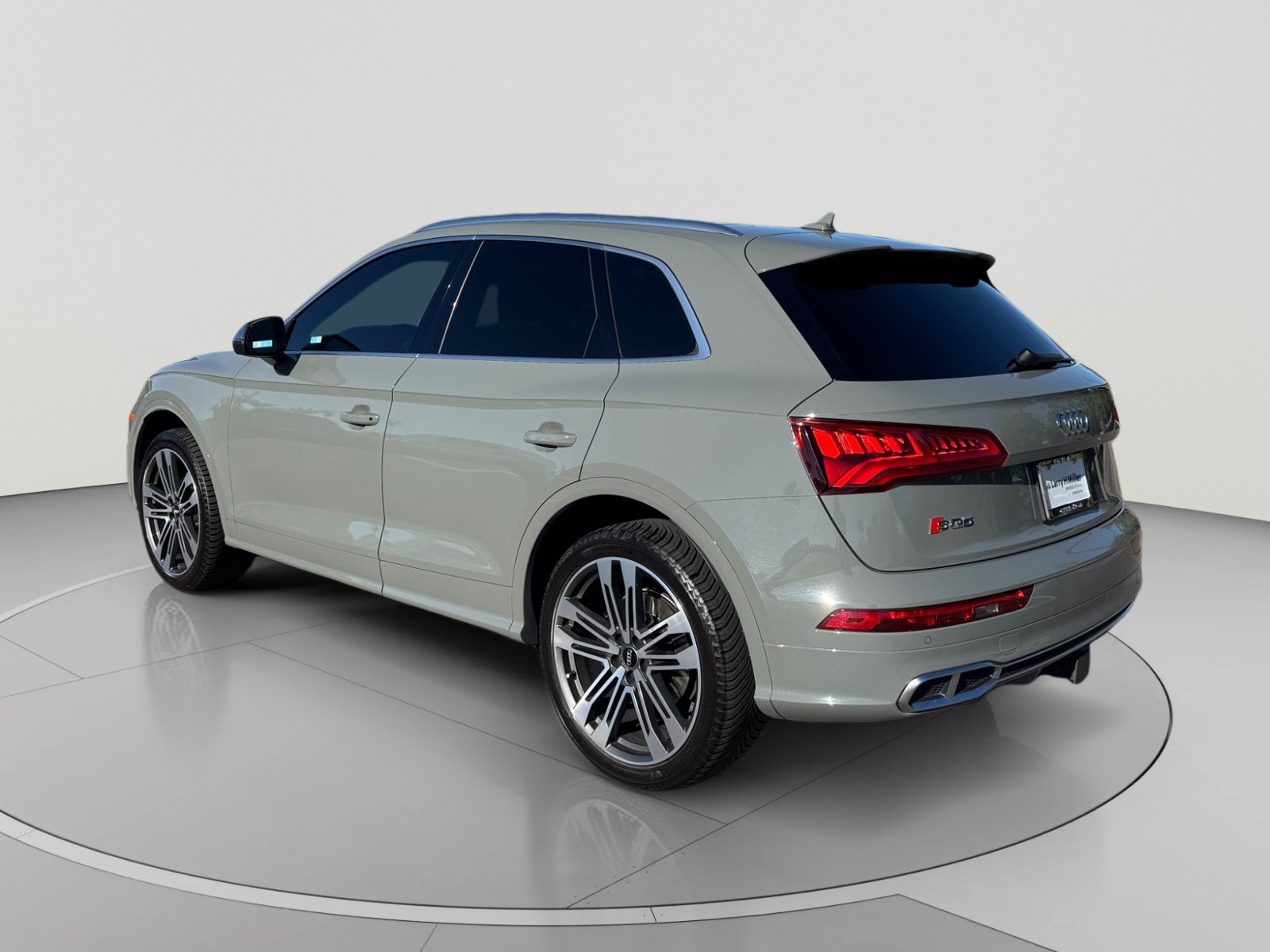 Used 2019 Audi SQ5 Premium Plus w/ Premium Plus Package AWD/4WD image 3