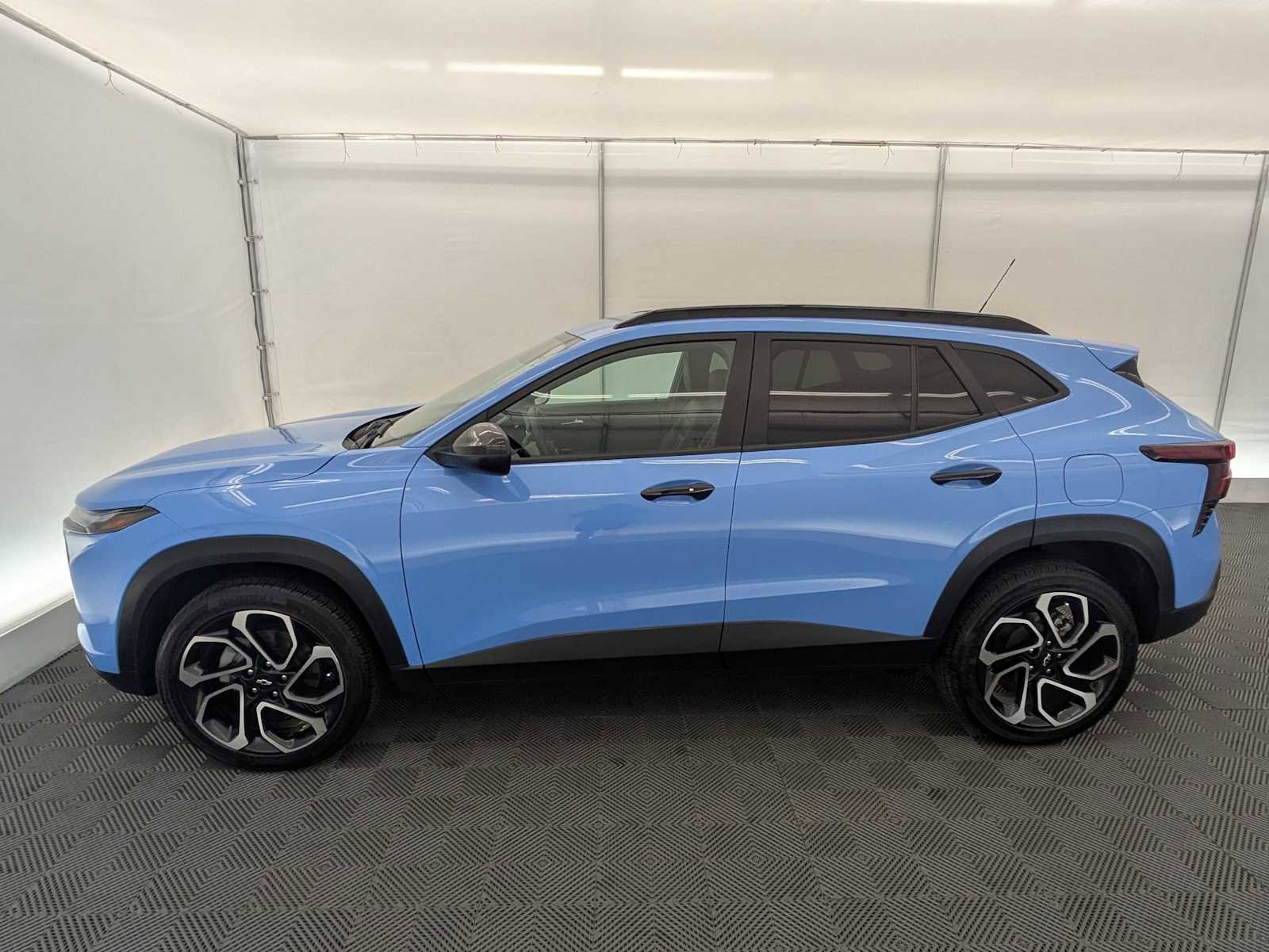 Used 2024 Chevrolet Trax RS FWD image 3