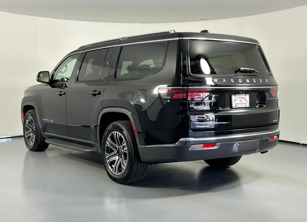 Used 2022 Jeep Wagoneer Series III AWD/4WD image 5