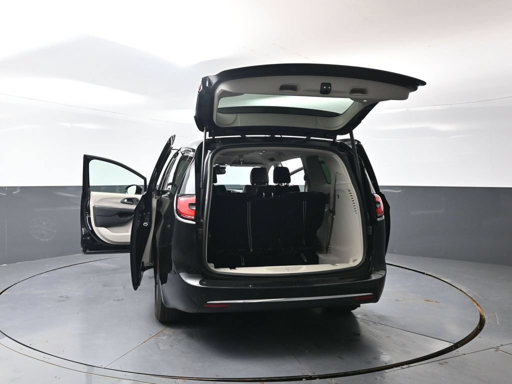 Used 2024 Chrysler Pacifica Touring-L FWD image 65