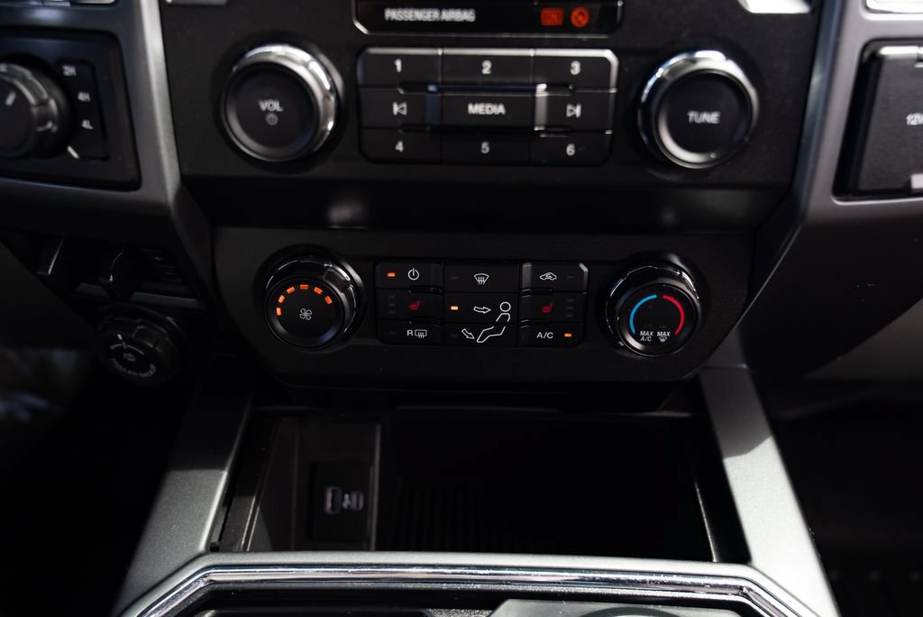 Used 2021 Ford F250 XLT w/ XLT Premium Package AWD/4WD image 16