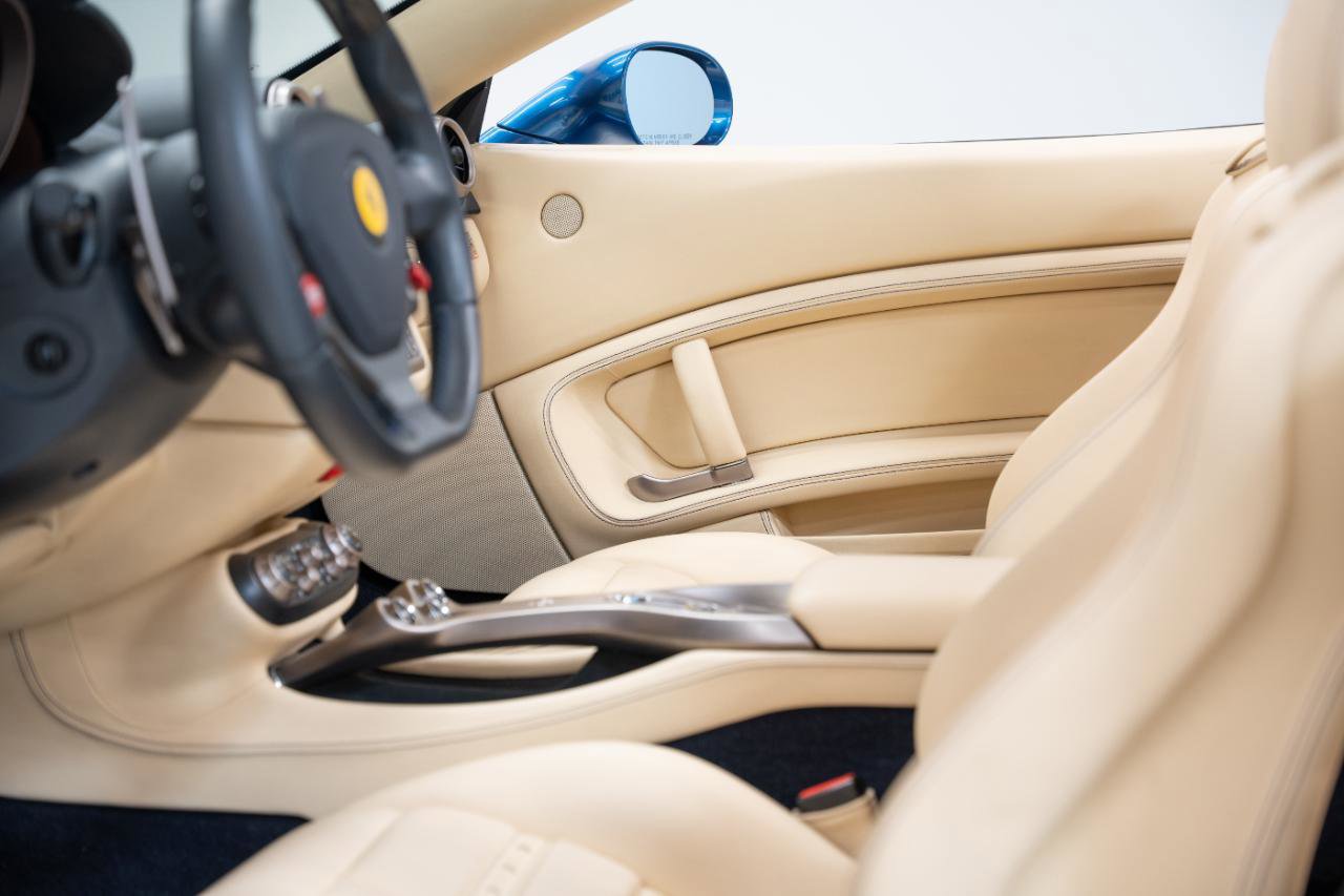 Used 2010 Ferrari California RWD image 58