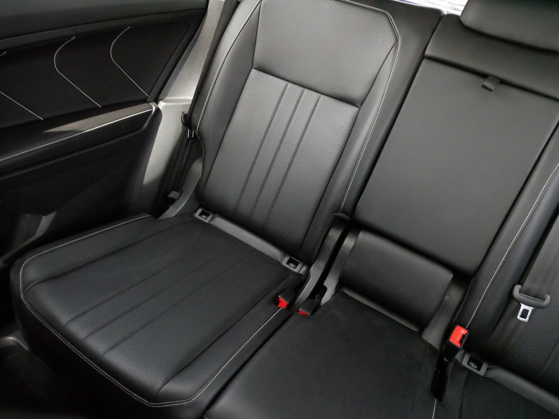 Certified 2023 Volkswagen Tiguan SE w/ Panoramic Sunroof Package image 12
