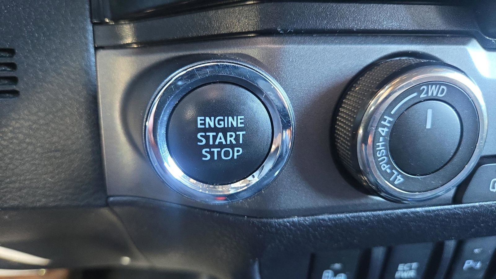 Used 2018 Toyota Tacoma TRD Off-Road w/ Technology Package image 27