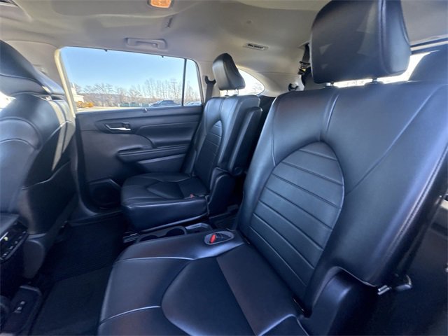 Used 2021 Toyota Highlander XLE image 26