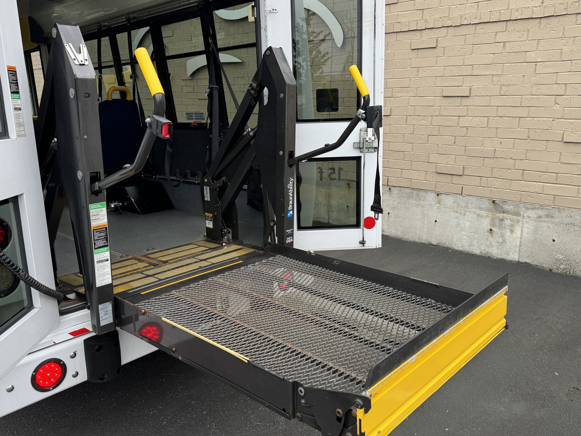 Used 2014 Chevrolet Express 3500 RWD image 12