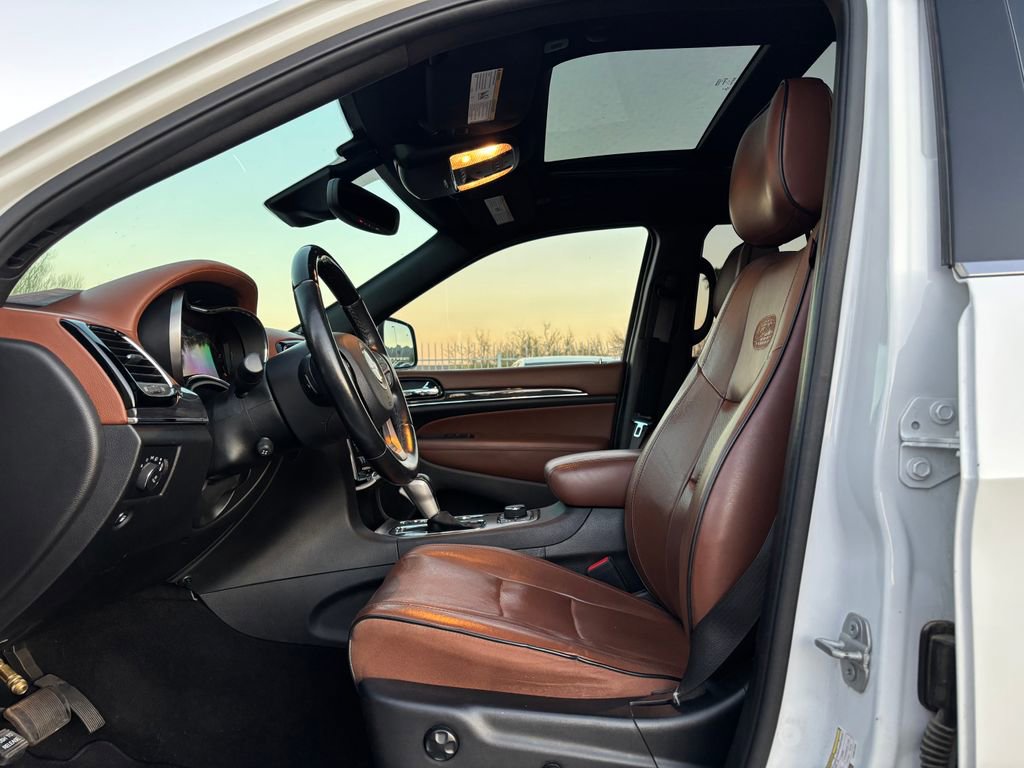 Used 2020 Jeep Grand Cherokee Overland image 3