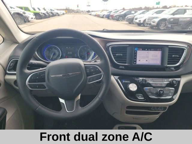 Used 2023 Chrysler Voyager LX image 4