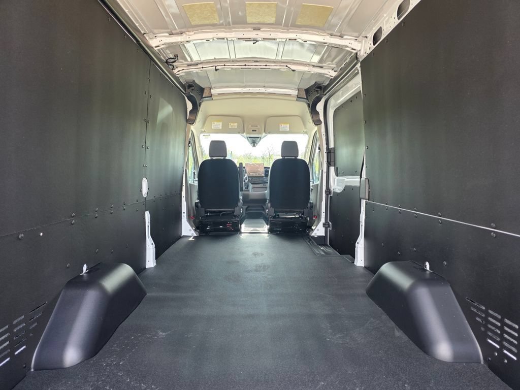 New 2026 Ford Transit 250 148 Medium Roof w/ Load Area Protection Package RWD image 18