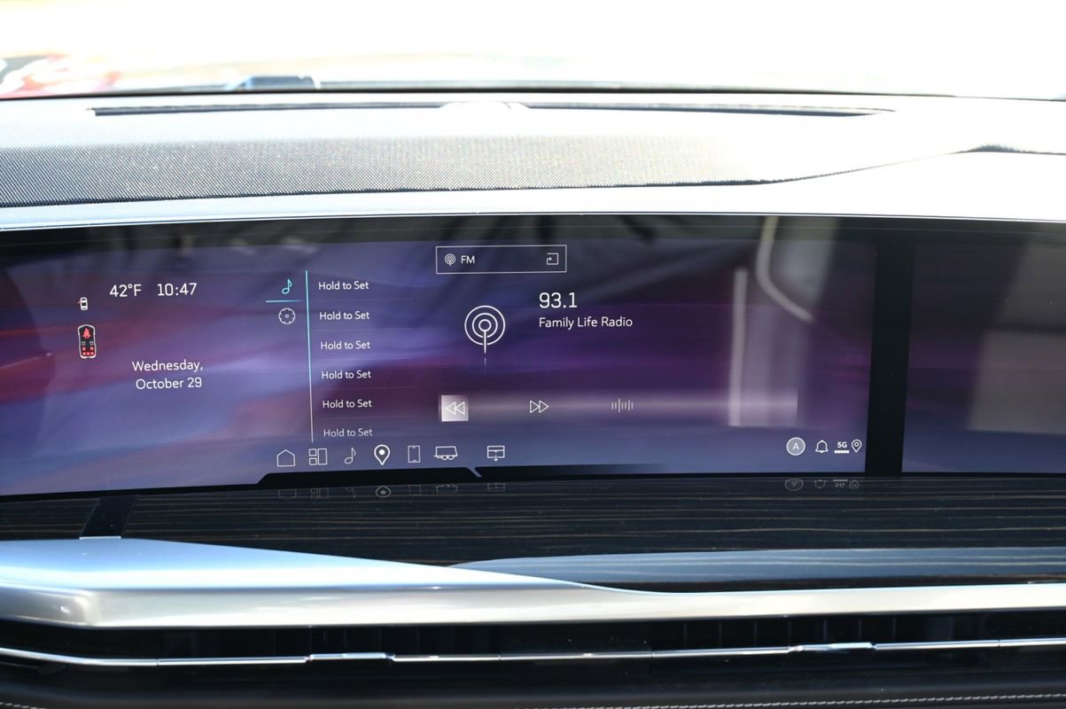 Used 2025 Cadillac Escalade Premium Luxury w/ LPO, Floor Liner Package image 28