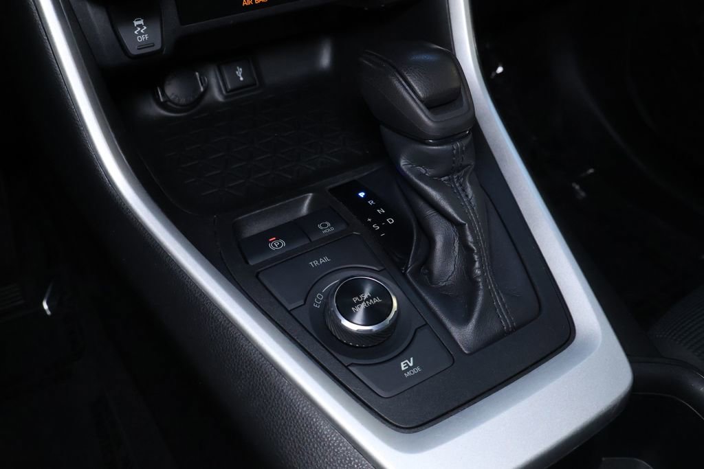 Used 2022 Toyota RAV4 LE AWD/4WD image 29
