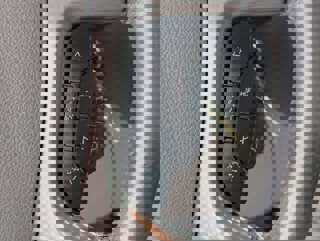 Used 2013 Chevrolet Avalanche LTZ image 22