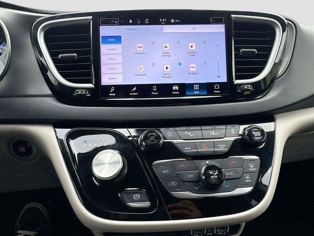 Used 2024 Chrysler Pacifica Touring-L image 21