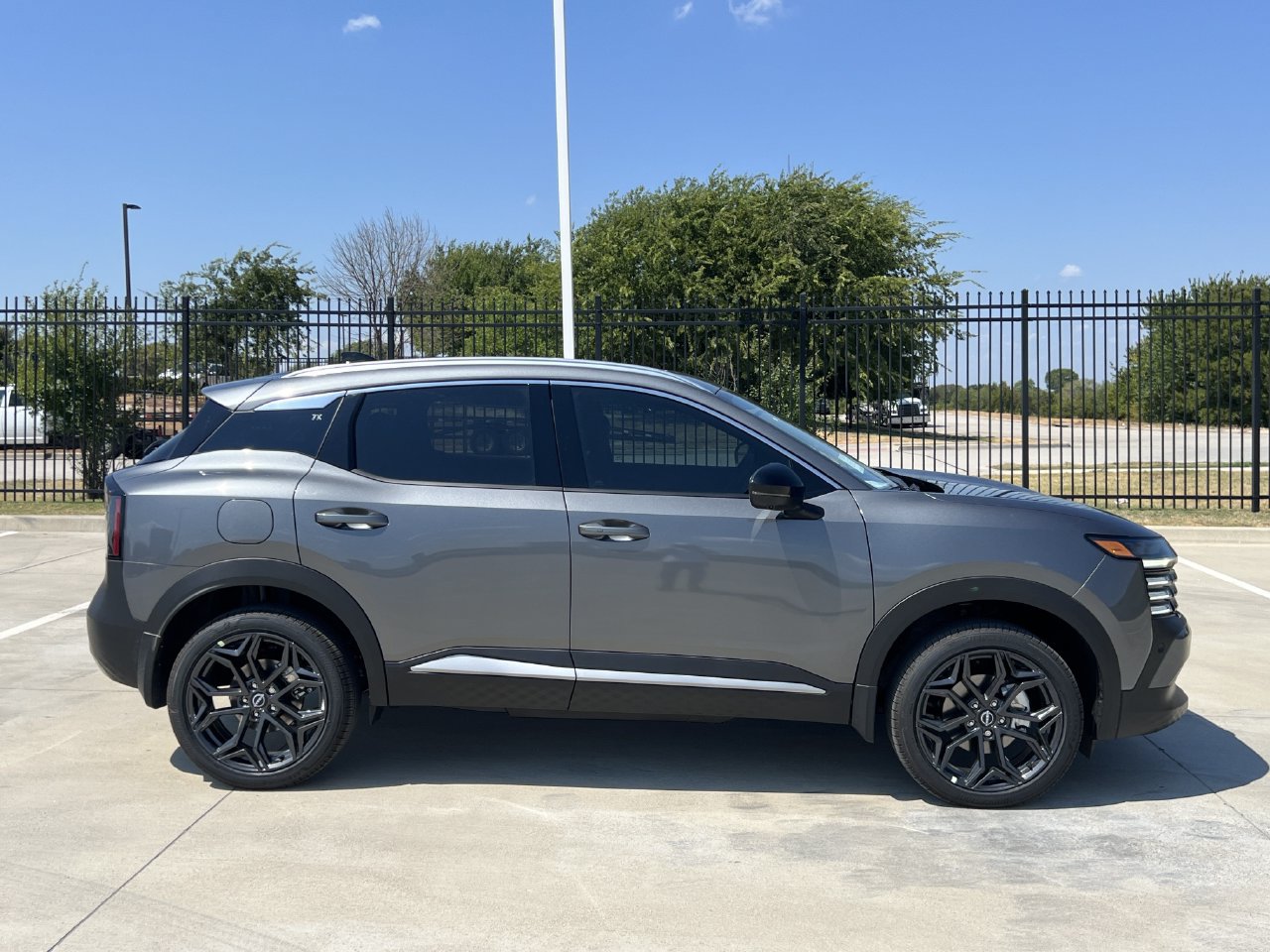 New 2027 Nissan Kicks SR AWD/4WD image 3