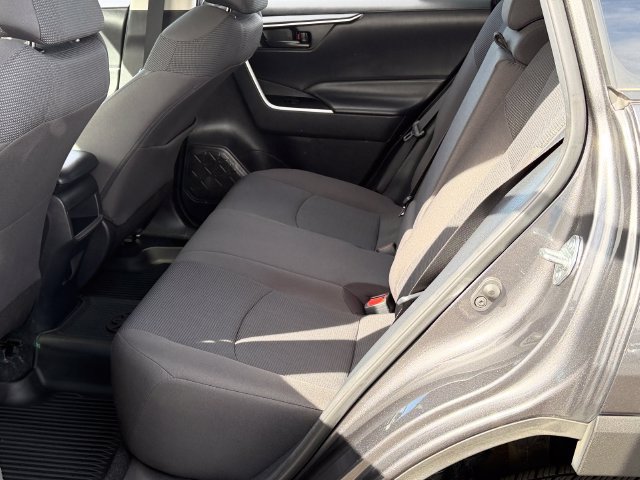 Used 2021 Toyota RAV4 LE FWD image 22