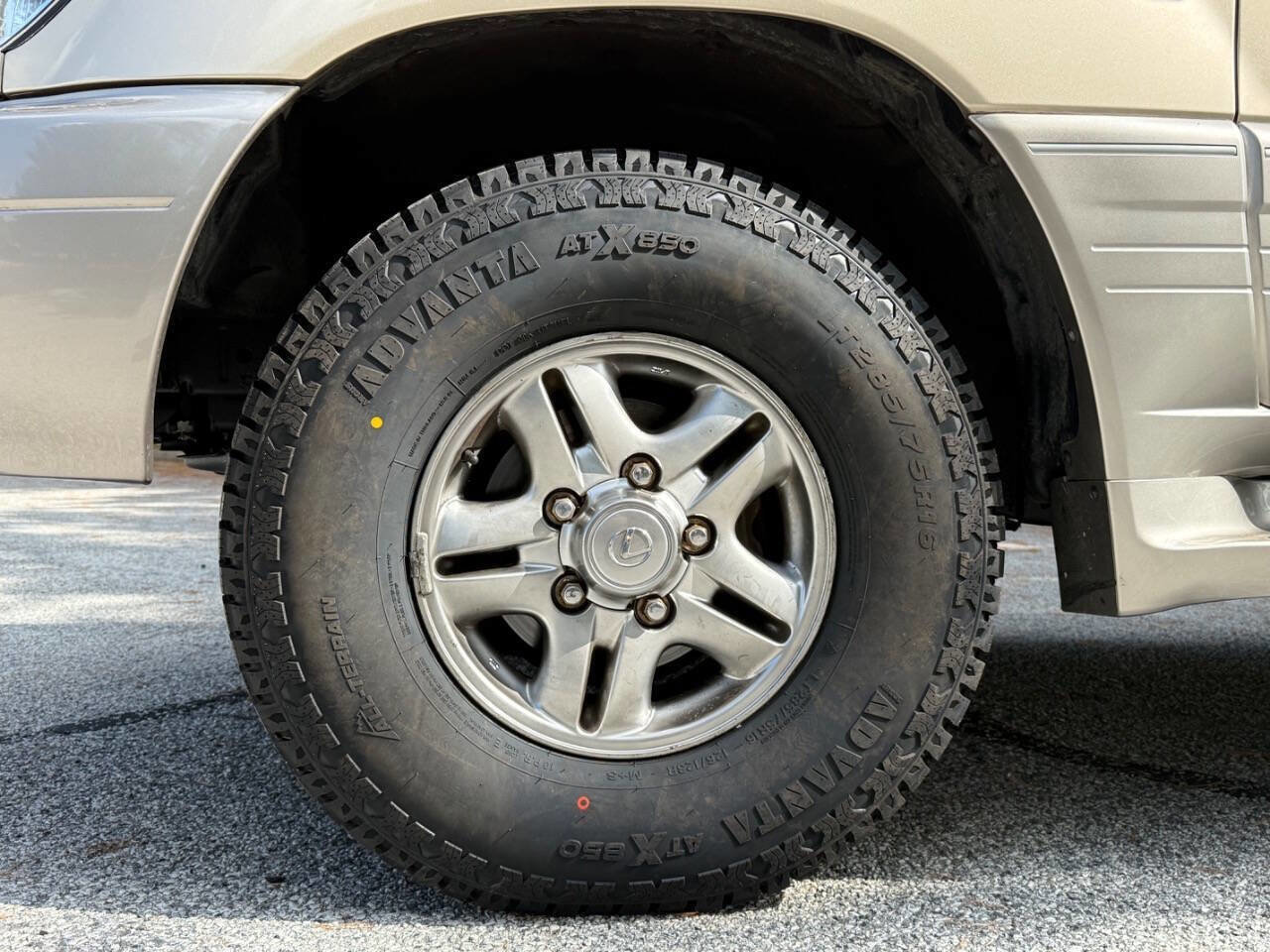 Used 2001 Lexus LX 470 4WD image 36