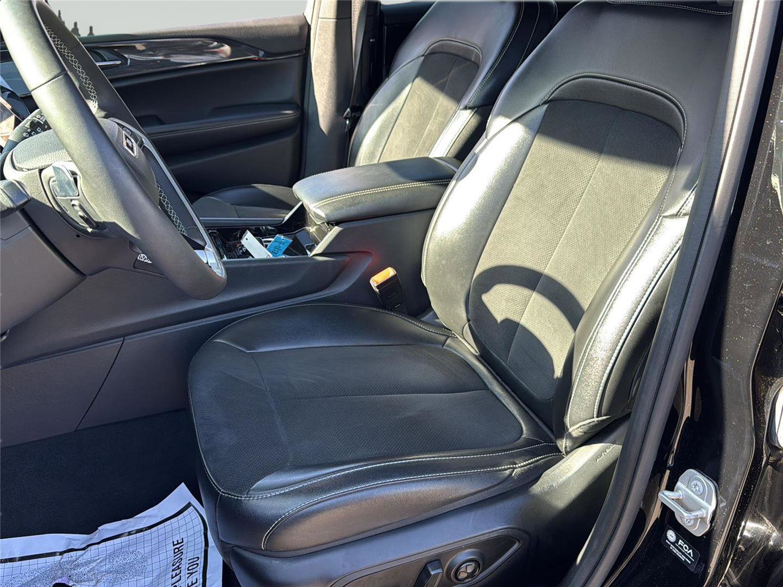 Used 2023 Jeep Grand Cherokee L Laredo image 15