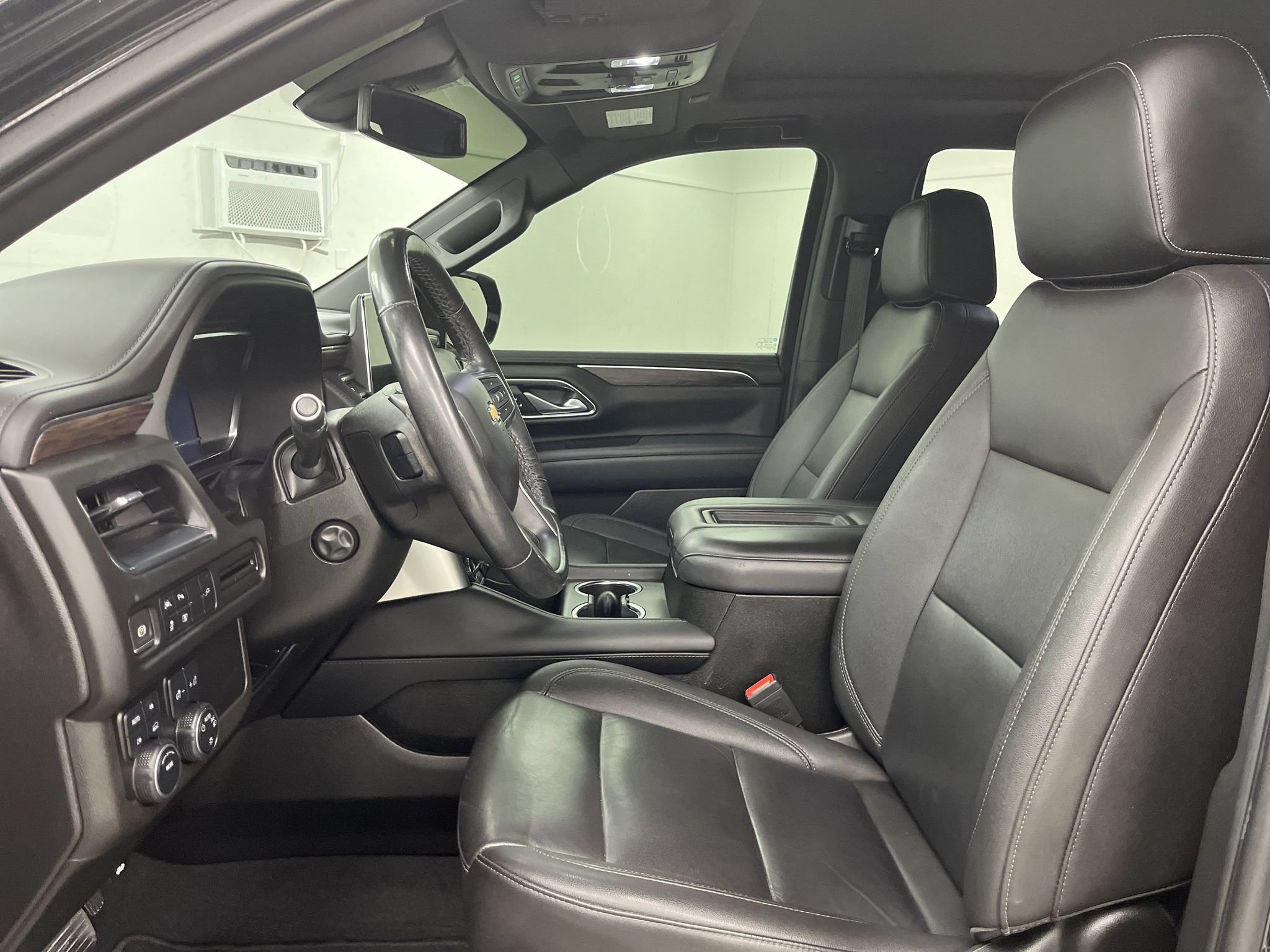 Used 2022 Chevrolet Tahoe LT w/ Luxury Package AWD/4WD image 9