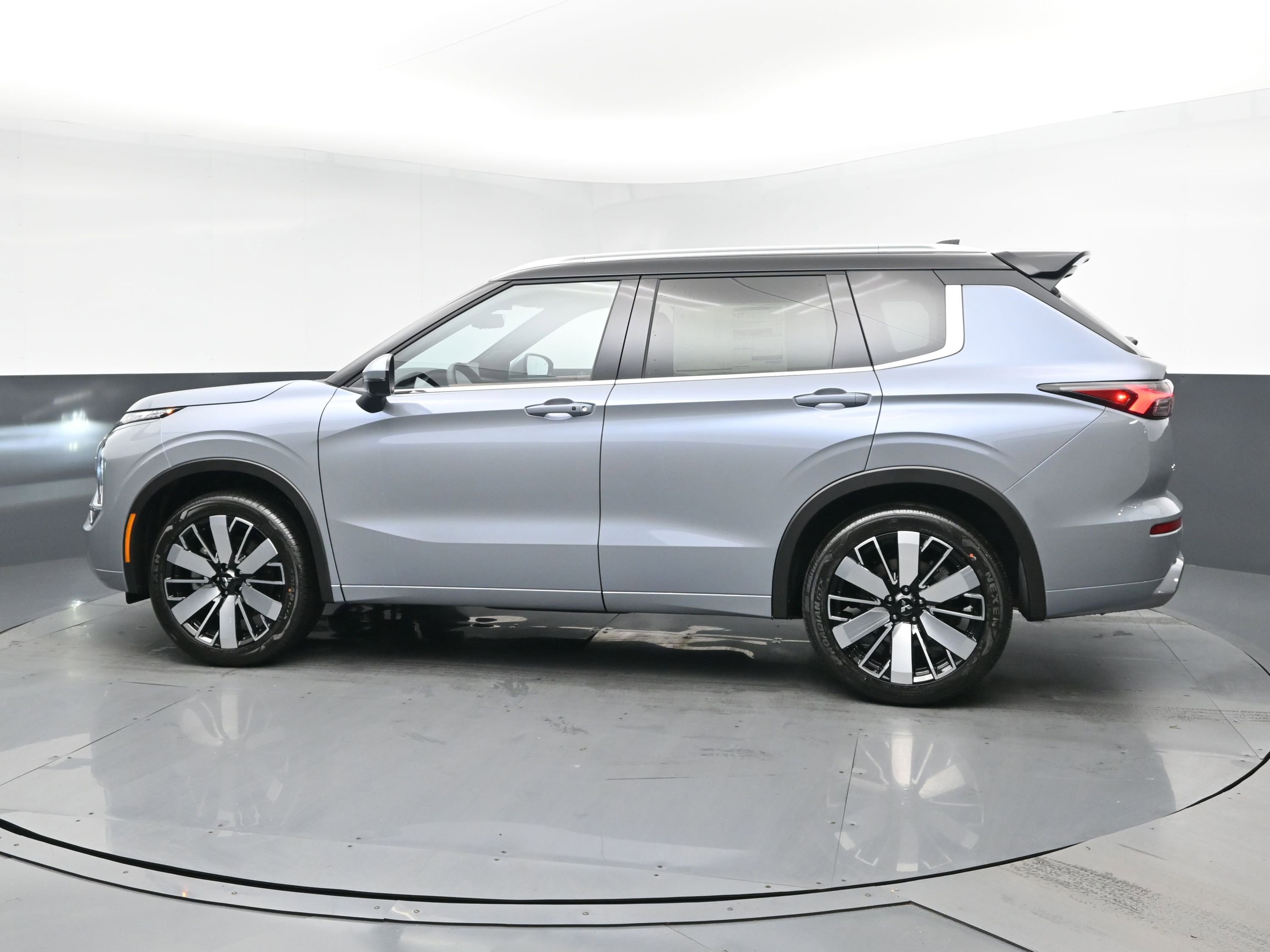 New 2026 Mitsubishi Outlander SEL image 4