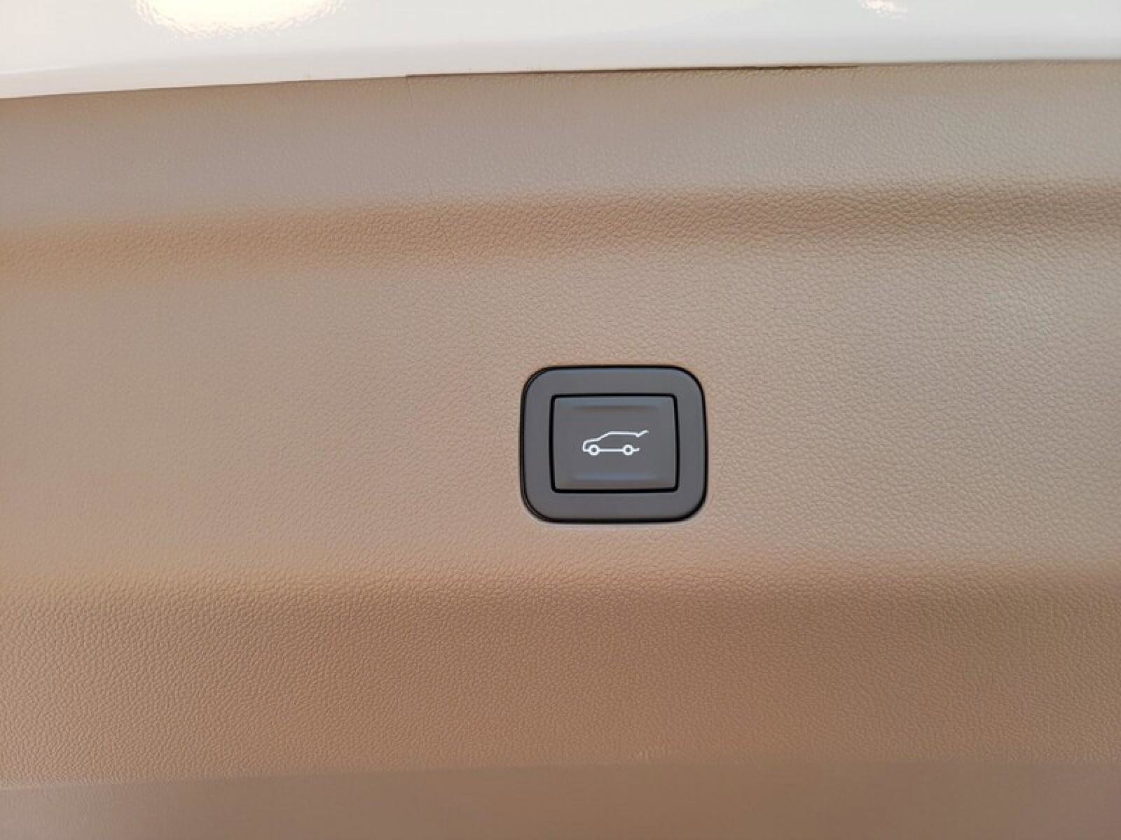 New 2026 GMC Yukon XL Denali w/ Denali Reserve Package image 9